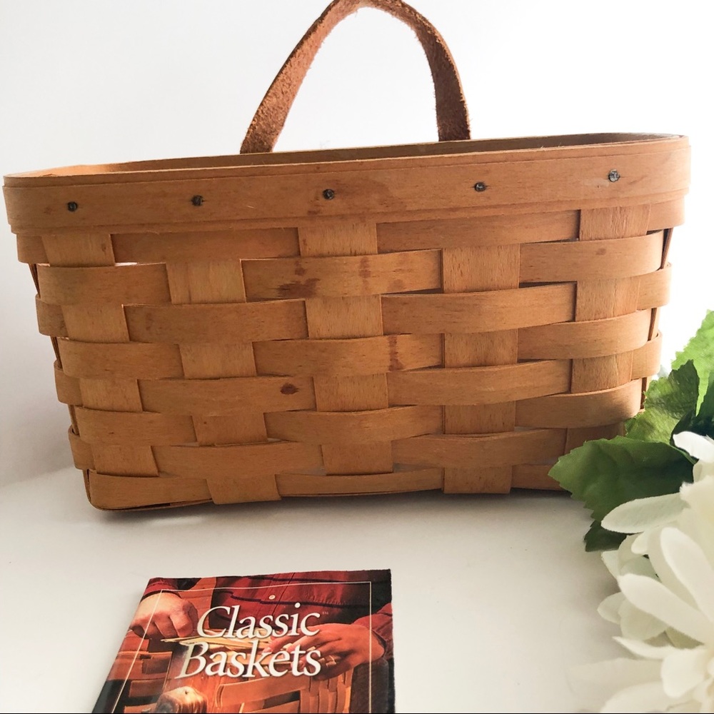 Longaberger 1999 Medium Key Basket
